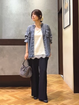 「Jena espace merveilleux(ジェナ エスパスメルヴェイユ)のバックギャザーデニムシャツ(シャツ/ブラウス、ブルー系)」を使った、monchankhさん(レディース・149cm)の夏コーディネート