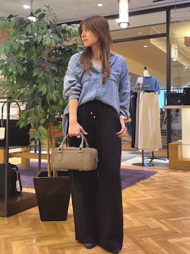 「Jena espace merveilleux（ジェナ　エスパスメルヴェイユ）の【オールシーズン可能】テンセルデニムシャツ（シャツ/ブラウス、ブルー系）」を使った、monchankhさん（レディース・149cm）の春コーディネート
