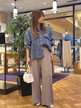 「Jena espace merveilleux（ジェナ　エスパスメルヴェイユ）の【待望のサイズ展開！シリーズ累計販売枚数1万枚突破！】テンセルデニムシャツ（シャツ/ブラウス、ブルー系）」を使った、monchankhさん（レディース・149cm）の春コーディネート