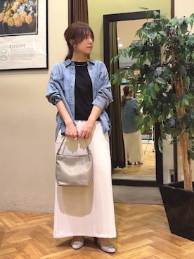 「Jena espace merveilleux（ジェナ　エスパスメルヴェイユ）の【待望のサイズ展開！シリーズ累計販売枚数1万枚突破！】テンセルデニムシャツ（シャツ/ブラウス、ブルー系）」を使った、monchankhさん（レディース・149cm）の春コーディネート