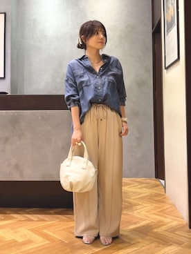 「Jena espace merveilleux(ジェナ エスパスメルヴェイユ)の【待望のサイズ展開!シリーズ累計販売枚数1万枚突破!】テンセルデニムシャツ(シャツ/ブラウス、ブルー系)」を使った、monchankhさん(レディース・149cm)の秋コーディネート
