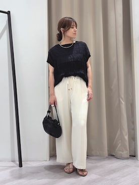 「Jena espace merveilleux(ジェナ エスパスメルヴェイユ)の〈7/22インスタライブご紹介アイテム〉シャーリングブラウス(シャツ/ブラウス、ブラック系)」を使った、monchankhさん(レディース・149cm)の夏コーディネート
