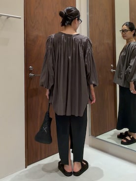 「GALLARDAGALANTE（ガリャルダガランテ）のローンチュニック（シャツ/ブラウス、グレー系）」を使った、ggmichiiさん（レディース・168cm）の春コーディネート