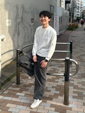 「UNIQLO（ユニクロ）のアイテム（Tシャツ/カットソー、ホワイト系）」を使った、たなか！さん（メンズ・182cm）の春コーディネート