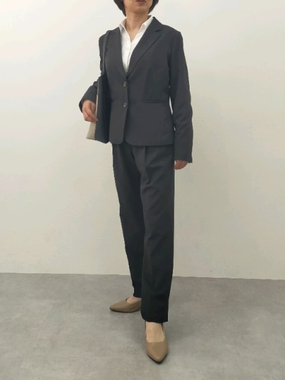 「ニッセングラマー、大きい胸レディースファッション、スタッフ、レギュラー、スーツスタイル、ビジネススタイル、就活、仕事コーデ」｜「nissenの配色デザインシンプルトートバッグ（Ａ４対応）（トートバッグ、ブラック系）」を使った、itachiさん（レディース・156cm）の冬コーディネートの1枚目の写真