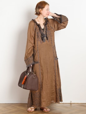 「AP STUDIO（エーピーストゥディオ）の【ANNABO/アンナボ】Versailles Echo Maxi Dress（ワンピース、ブラウン系）」を使った、STAFF.Mさん（レディース・162cm）の夏コーディネート
