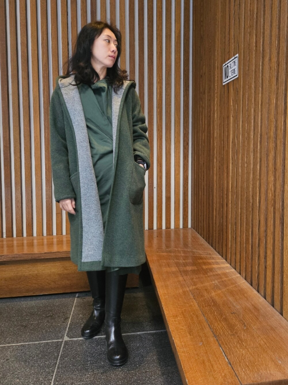「LEMAIREのアイテム（シャツ/ブラウス、グリーン系）」を使った、Elizabethさん（レディース・171cm）の冬コーディネートの1枚目の写真