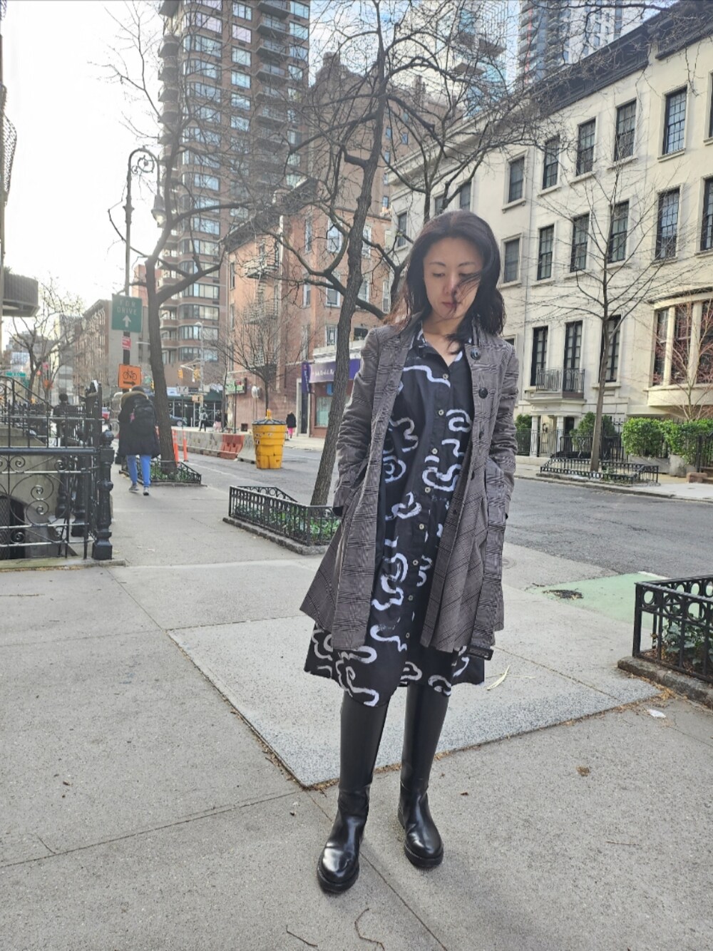 「Ann DEMEULEMEESTERのアイテム（ブーツ、ブラック系）」を使った、Elizabethさん（レディース・171cm）の春コーディネートの1枚目の写真