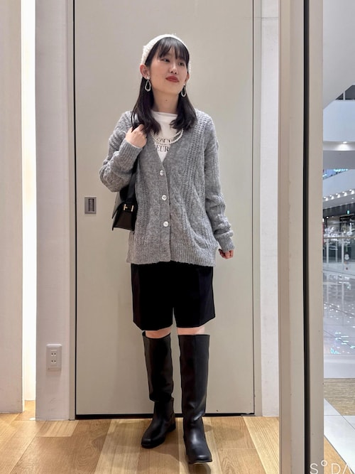 グレー ニット カーディガン　革靴 ゆるケーブル編みVネックニットカーディガン（カーディガン/ボレロ