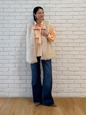 「INDIVI（インディヴィ）の【羽織るだけでお洒落】カールエコファー ジレ（ベスト、ベージュ系）」を使った、shihoさん（レディース・161cm）の秋コーディネート