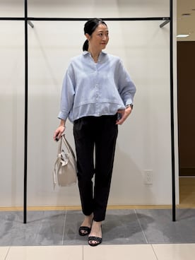 「INDIVI（インディヴィ）の【接触冷感／洗える／2WAY】ドロスト付 シアーシャンブレーシャツ（シャツ/ブラウス、ブルー系）」を使った、shihoさん（レディース・161cm）の夏コーディネート