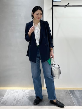 「INDIVI（インディヴィ）の【褒められデニム】ワイドストレート デニムパンツ（デニムパンツ、ブルー系）」を使った、shihoさん（レディース・161cm）の春コーディネート