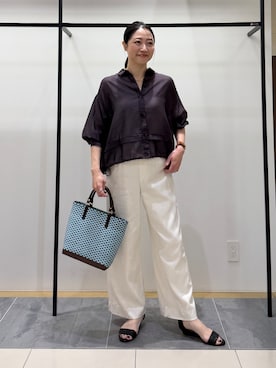 「INDIVI（インディヴィ）の【洗える／2WAY】ドロスト付 シアーシャンブレーシャツ（シャツ/ブラウス、ブラウン系）」を使った、shihoさん（レディース・161cm）の夏コーディネート