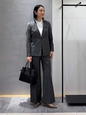 「INDIVI（インディヴィ）の【日本製／華やか】フリルデザインブラウス（シャツ/ブラウス、ホワイト系）」を使った、shihoさん（レディース・161cm）の秋コーディネート
