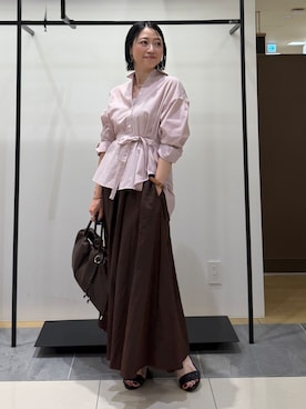 「INDIVI（インディヴィ）の【UVケア／接触冷感／ベルト付】サッカー素材シャツ（シャツ/ブラウス、レッド系）」を使った、shihoさん（レディース・161cm）の夏コーディネート