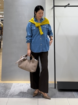 「アイテム（バンダナ/スカーフ、ベージュ系）」を使った、shihoさん（レディース・160cm）の秋コーディネート