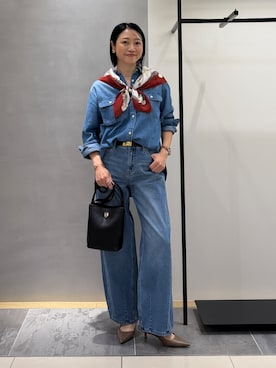「INDIVI（インディヴィ）の【洗える／体型カバー】ライトデニム ワークシャツ（シャツ/ブラウス、ブルー系）」を使った、shihoさん（レディース・161cm）の秋コーディネート