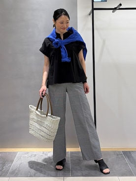 「INDIVI（インディヴィ）の【接触冷感／2WAY】カシュクールリネンシャツ（シャツ/ブラウス、ブルー系）」を使った、shihoさん（レディース・161cm）の夏コーディネート
