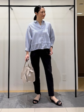 「INDIVI（インディヴィ）の【接触冷感／洗える／2WAY】ドロスト付 シアーシャンブレーシャツ（シャツ/ブラウス、ブルー系）」を使った、shihoさん（レディース・161cm）の夏コーディネート