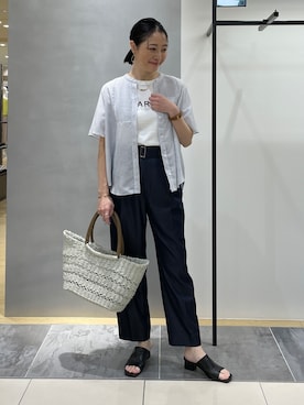 「INDIVI（インディヴィ）の【接触冷感/洗える】シアーシャンブレーピンタックブラウス（シャツ/ブラウス、ホワイト系）」を使った、shihoさん（レディース・161cm）の夏コーディネート