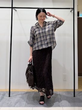 「INDIVI（インディヴィ）の【透け感／2WAY】袖アレンジ チェックシャツ（シャツ/ブラウス、グレー系）」を使った、shihoさん（レディース・161cm）の夏コーディネート