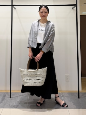 「INDIVI（インディヴィ）の【接触冷感／洗える／2WAY】ドロスト付 シアーシャンブレーシャツ（シャツ/ブラウス、グレー系）」を使った、shihoさん（レディース・161cm）の夏コーディネート