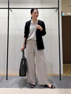「INDIVI（インディヴィ）の【褒められパンツ／洗える】ウエストゴムワイドタックパンツ（その他パンツ、グレー系）」を使った、shihoさん（レディース・161cm）の夏コーディネート