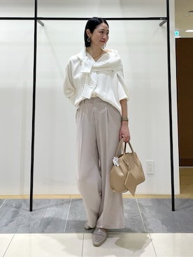 「INDIVI（インディヴィ）の【洗える／UVケア／マットサテン】Vネックドルマンスリーブブラウス（シャツ/ブラウス、ホワイト系）」を使った、shihoさん（レディース・161cm）の夏コーディネート
