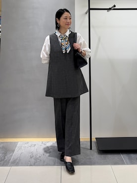 「INDIVI（インディヴィ）の【UVケア／接触冷感】リネン風チュニックベスト（ベスト、グレー系）」を使った、shihoさん（レディース・161cm）の秋コーディネート