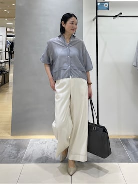 「INDIVI（インディヴィ）の【褒められパンツ／洗える】ウエストゴムワイドタックパンツ（その他パンツ、ホワイト系）」を使った、shihoさん（レディース・161cm）の春コーディネート