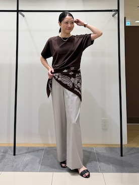 「INDIVI（インディヴィ）の【洗える／コットン】ドライタッチさらりニットT（ニット/セーター、ブラウン系）」を使った、shihoさん（レディース・161cm）の夏コーディネート