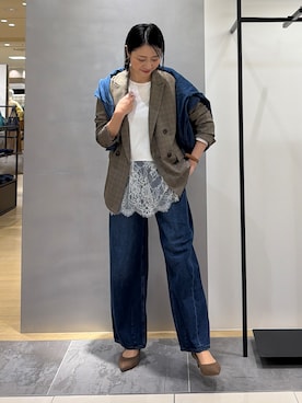 「INDIVI（インディヴィ）の【洗濯機OK／ストレッチ◎】秋はじめのダブルジャケット（テーラードジャケット、イエロー系）」を使った、shihoさん（レディース・161cm）の秋コーディネート
