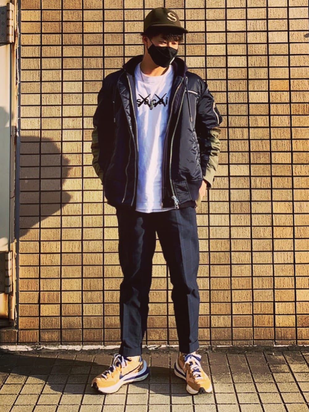 「ootd、おしゃれさんと繋がりたい、sacai、sacai nike、sacaiwaffle、sacai kaws、ネイビーコーデ、MA-1」｜「Sacaiのアイテム（キャップ、ベージュ系）」を使った、Koukiさん（メンズ・177cm）の冬コーディネートの1枚目の写真