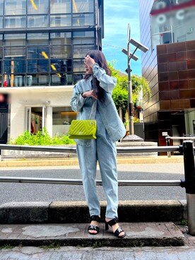 「ARMANI EXCHANGE（アルマーニエクスチェンジ）の【A|X アルマーニ エクスチェンジ】A|Xロゴ　キルティングデニムショルダーバッグ（ショルダーバッグ、ブルー系）」を使った、Fuji☺︎Kさん（レディース・154cm）の春コーディネート