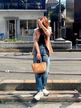 「ARMANI EXCHANGE（アルマーニエクスチェンジ）の【A|X アルマーニ エクスチェンジ】WAVE　A|Xロゴ　ミニハンドバッグ（ハンドバッグ、ブラウン系）」を使った、Fuji☺︎Kさん（レディース・154cm）の春コーディネート