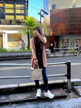 「ARMANI EXCHANGE（アルマーニエクスチェンジ）の【A|X アルマーニ エクスチェンジ】オールオーバーロゴ　ボックスミニハンドバッグ（ハンドバッグ、ベージュ系）」を使った、Fuji☺︎Kさん（レディース・154cm）の春コーディネート