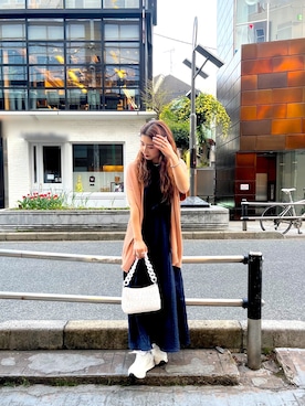 「ARMANI EXCHANGE（アルマーニエクスチェンジ）の【A|X アルマーニ エクスチェンジ】パンチングロゴチェーンハンドル　ミニショルダーバッグ（ショルダーバッグ、ホワイト系）」を使った、Fuji☺︎Kさん（レディース・154cm）の春コーディネート