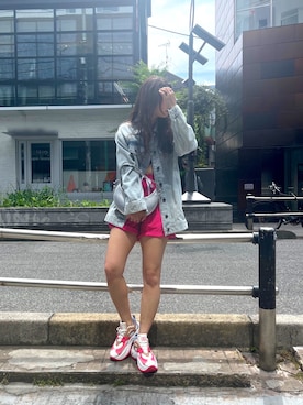 「ARMANI EXCHANGE（アルマーニエクスチェンジ）の【A|X アルマーニ エクスチェンジ】オーバーサイズ　ライトブルーデニムジャケット（デニムジャケット、ブルー系）」を使った、Fuji☺︎Kさん（レディース・154cm）の春コーディネート