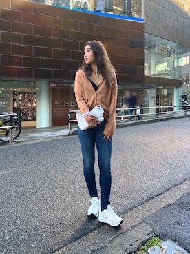 「ARMANI EXCHANGE（アルマーニエクスチェンジ）の【A|X アルマーニ エクスチェンジ】パンチングロゴチェーンハンドル　ミニショルダーバッグ（ショルダーバッグ、ホワイト系）」を使った、Fuji☺︎Kさん（レディース・154cm）の春コーディネート