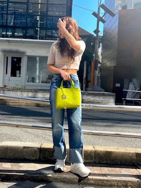「ARMANI EXCHANGE（アルマーニエクスチェンジ）の【A|X アルマーニ エクスチェンジ】オールオーバーエンボスロゴ　ミニトートバッグ（トートバッグ、グリーン系）」を使った、Fuji☺︎Kさん（レディース・154cm）の春コーディネート