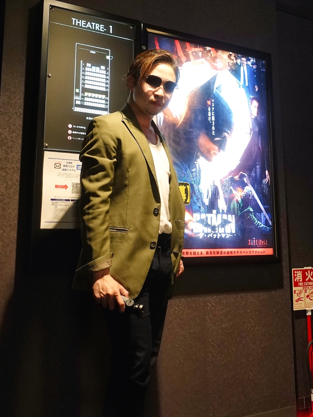 「GUNZEのアイテム（Tシャツ/カットソー、ホワイト系）」を使った、2ヶ月後パパになる35歳さん（メンズ・167cm）の春コーディネートの1枚目の写真