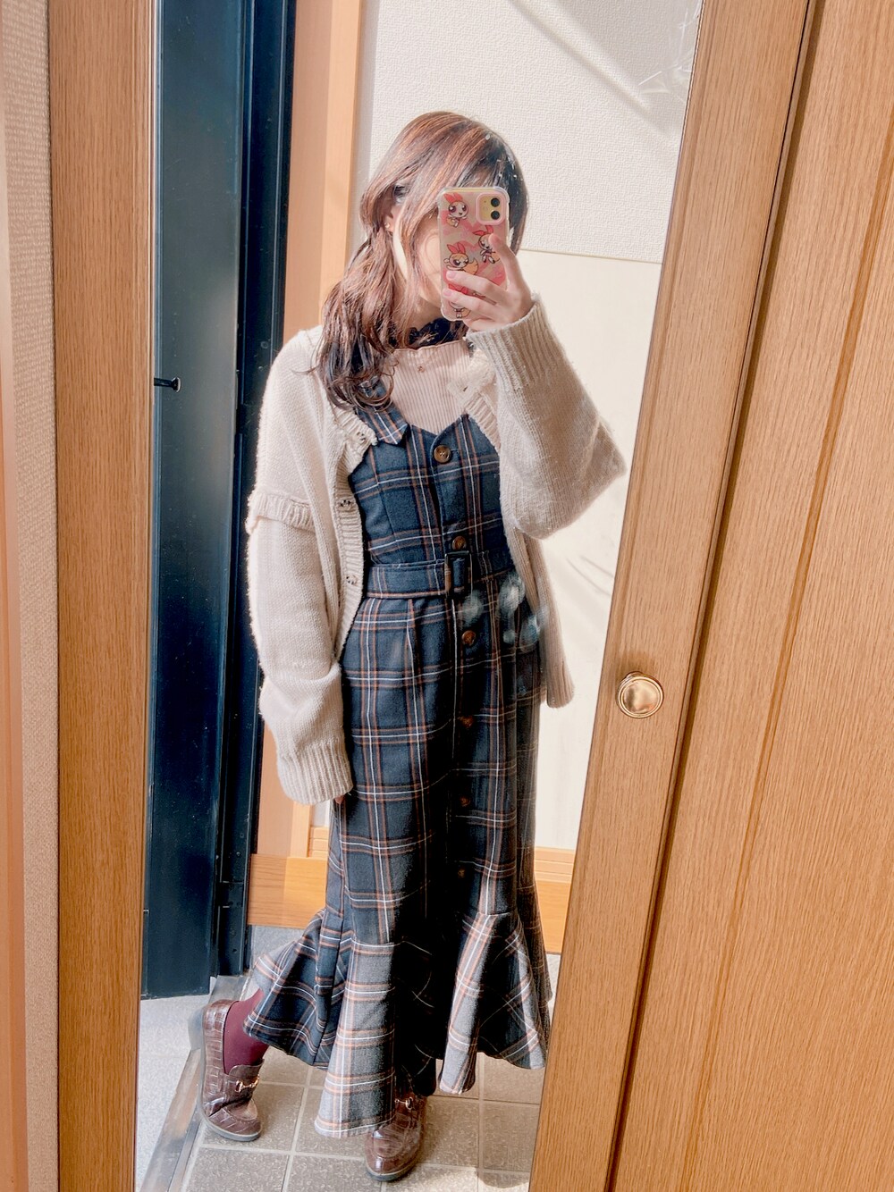 「今日のコーデ、シンプル、春コーデ、ビッグシルエット、ゆるコーデ、かわいい、カーディガン」｜「Shoes in Closetの超軽量 ビット ローファー マニッシュ《約3.5cmヒール》 7636（ローファー、ブラウン系）」を使った、ともみ໒꒱歌う人さん（レディース・154cm）の冬コーディネートの1枚目の写真