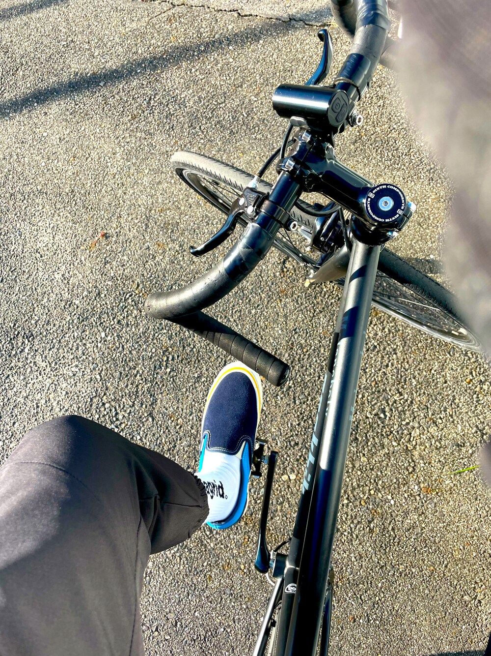「VANSのアイテム（スニーカー、ブルー系）」を使った、Siumaiさん（メンズ・175cm）の冬コーディネートの1枚目の写真