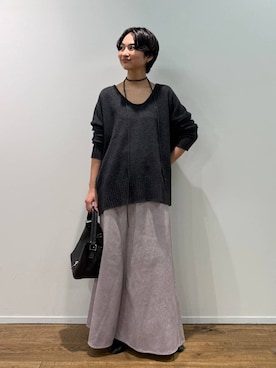 「BABYLONE（バビロン）のVネックドロストニット＜セットアップ対応＞（ニット/セーター、グレー系）」を使った、のんさん（レディース・162cm）の秋コーディネート