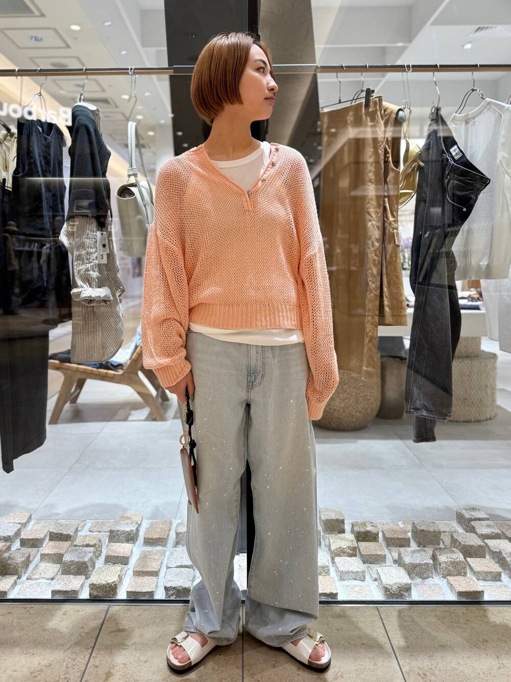 「ベーシック/シンプル、カジュアル、ヘルシー、ショートヘア」｜「CORSO ROMA，9の【CORSO ROMA 9】2バックルサンダル（サンダル、ホワイト系）」を使った、のんさん（レディース・162cm）の春コーディネートの1枚目の写真