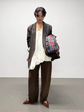 「アイテム（スラックス、ブラウン系）」を使った、のんさん（レディース・162cm）の秋コーディネート
