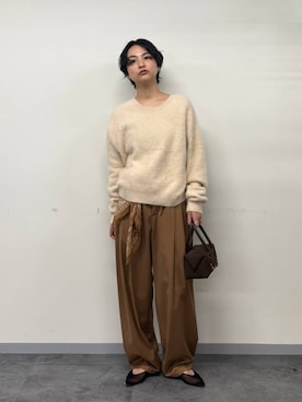 「AULENTTI（オウレンティ）の【AULENTTI】バンダナスカーフ（バンダナ/スカーフ、ベージュ系）」を使った、のんさん（レディース・162cm）の秋コーディネート