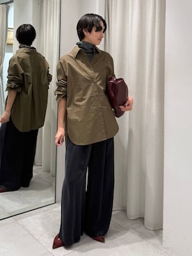 「HENRI EN VARGO（ヘンリエンヴァーゴ）の【HENRI EN VARGO】＜別注＞ポインテッドフラット（パンプス、レッド系）」を使った、のんさん（レディース・162cm）の秋コーディネート