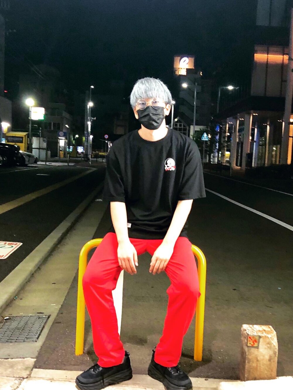 「おしゃれさんと繋がりたい、今日のコーデ、スニーカー、いいね、save、フォローお願いします🤑、ストリート、シャツ、ストリートコーデ、古着」｜「9090のアイテム（トップス、ブラック系）」を使った、一輝/kazukiさん（メンズ・177cm）の秋コーディネートの1枚目の写真