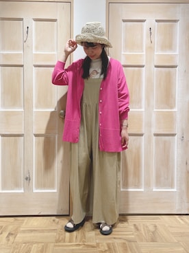 「ペーパーハット」｜「アイテム（オールインワン・サロペット）」を使った、かわかみさん（レディース・161cm）の春コーディネート